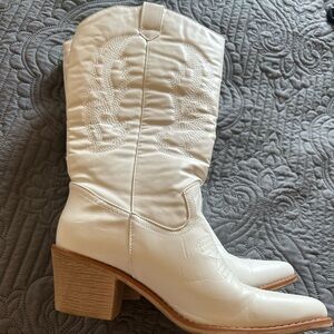 Pierre Dumas White Heeled Boots with Western Flair